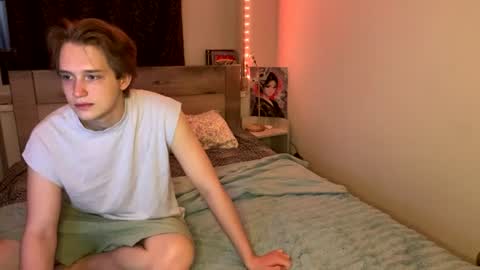 Snapshot of reynasweet_ chatting on July 4, 2026, 10:16 pm Lola online show from July 4, 2026, 10:16 pm