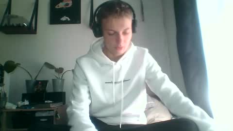 Snapshot of reynhardt chatting on July 1, 2026, 11:23 am reynhardt online show from July 1, 2026, 11:23 am