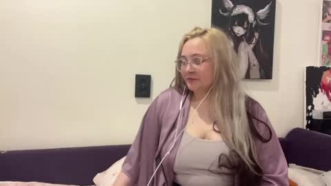 Snapshot of rheascalet chatting on June 8, 2026, 9:20 am Katie online show from June 8, 2026, 9:20 am