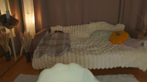 Nanami online show from April 15, 2026, 6:04 pm