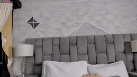 Snapshot of rianamanson chatting on January 15, 2025, 8:20 am Riana online show from January 15, 2025, 8:20 am