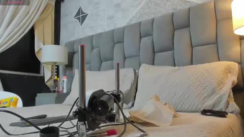 Snapshot of rianamanson chatting on February 21, 2025, 7:01 am Riana online show from February 21, 2025, 7:01 am