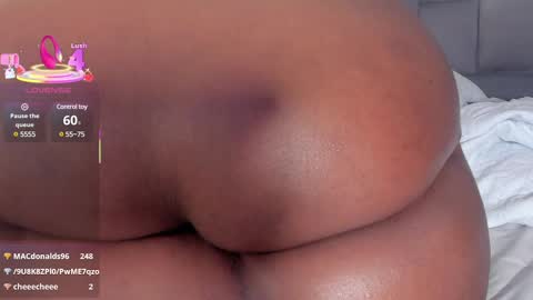 Snapshot of rianamanson chatting on March 7, 2025, 11:51 am Riana online show from March 7, 2025, 11:51 am