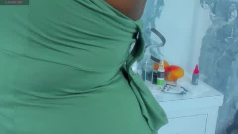 Snapshot of rianamanson chatting on October 19, 2025, 9:04 pm Riana online show from October 19, 2025, 9:04 pm