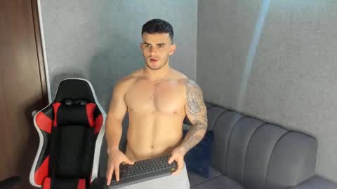 ricardogonzalez666 online show from February 6, 2025, 11:04 pm