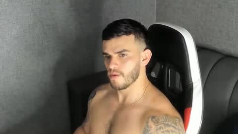 ricardogonzalez666 online show from March 10, 2025, 1:01 am