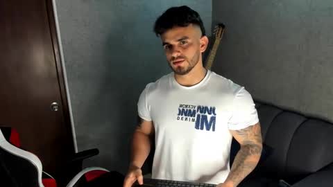 ricardogonzalez666 online show from October 1, 2025, 11:55 pm