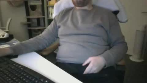 richard97188 online show from May 6, 2026, 8:25 pm