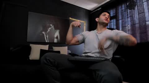 Snapshot of richard_milleer chatting on February 10, 2025, 1:44 pm Ricardo online show from February 10, 2025, 1:44 pm