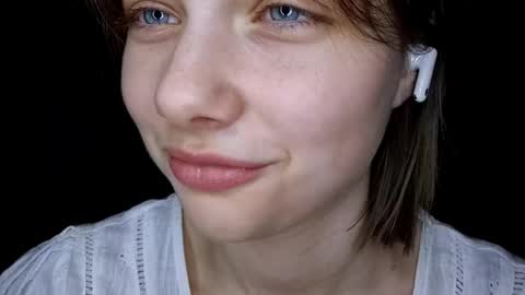 Luna online show from April 18, 2026, 7:58 pm