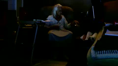 PINK HOLE TWINK online show from April 21, 2026, 1:53 am