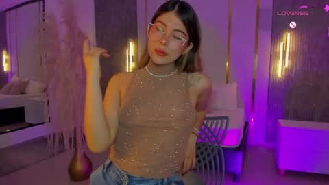 Snapshot of riley_sierra chatting on July 2, 2026, 12:44 pm Riley Sierra online show from July 2, 2026, 12:44 pm