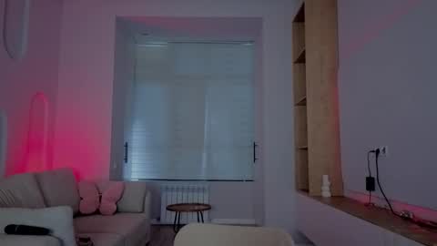 rileymee online show from September 18, 2025, 12:29 pm