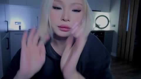 rileymee online show from November 24, 2025, 3:17 am