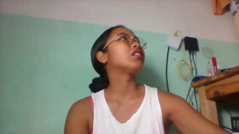 Snapshot of rinah856024 chatting on May 13, 2026, 6:44 am rinah856024 online show from May 13, 2026, 6:44 am
