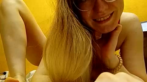 Snapshot of rinettawilss chatting on December 9, 2024, 5:52 pm RinettaWilss online show from December 9, 2024, 5:52 pm