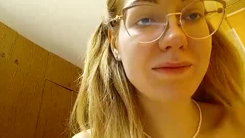 Snapshot of rinettawilss chatting on December 31, 2024, 3:20 pm RinettaWilss online show from December 31, 2024, 3:20 pm