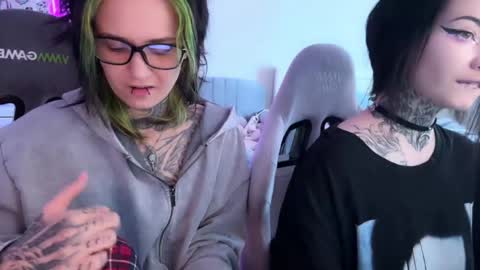   DianaBrite            fansl y online show from April 17, 2026, 11:57 am