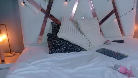 RIRI  online show from November 20, 2025, 12:00 am