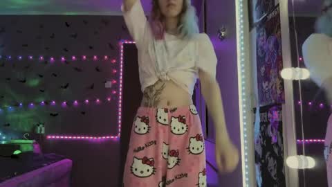 Nicole online show from May 3, 2026, 3:18 pm