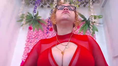 Snapshot of risitos_de_oro_ chatting on July 15, 2026, 11:48 am Risitos De Oro online show from July 15, 2026, 11:48 am