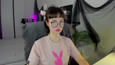 Snapshot of risosweet chatting on June 8, 2026, 8:20 pm Alice online show from June 8, 2026, 8:20 pm