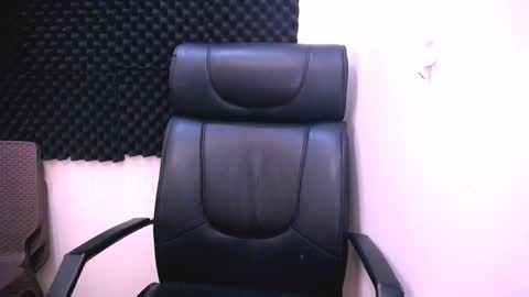 Snapshot of riyah_parker chatting on June 6, 2026, 2:44 pm riyah_parker online show from June 6, 2026, 2:44 pm