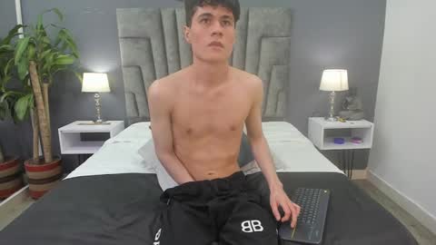 Snapshot of roan_birkin chatting on January 31, 2025, 11:56 pm Roan Birkin online show from January 31, 2025, 11:56 pm