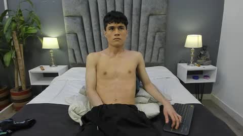 Snapshot of roan_birkin chatting on February 1, 2025, 10:34 pm Roan Birkin online show from February 1, 2025, 10:34 pm