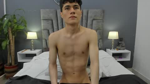 Snapshot of roan_birkin chatting on February 4, 2025, 10:34 pm Roan Birkin online show from February 4, 2025, 10:34 pm