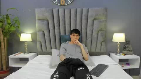 Snapshot of roan_birkin chatting on February 5, 2025, 8:25 pm Roan Birkin online show from February 5, 2025, 8:25 pm