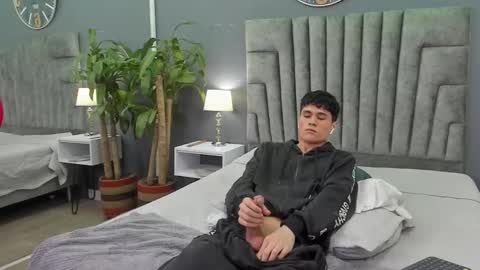 Snapshot of roan_birkin chatting on February 7, 2025, 1:25 am Roan Birkin online show from February 7, 2025, 1:25 am