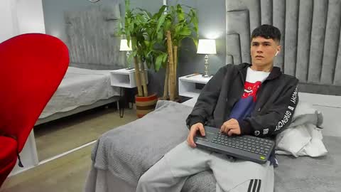 Snapshot of roan_birkin chatting on February 9, 2025, 7:19 pm Roan Birkin online show from February 9, 2025, 7:19 pm