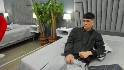 Snapshot of roan_birkin chatting on February 9, 2025, 10:21 pm Roan Birkin online show from February 9, 2025, 10:21 pm
