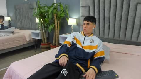 Snapshot of roan_birkin chatting on February 10, 2025, 7:38 pm Roan Birkin online show from February 10, 2025, 7:38 pm