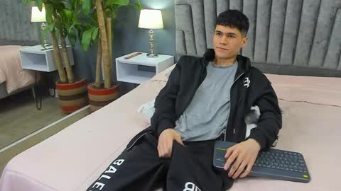 Snapshot of roan_birkin chatting on February 12, 2025, 10:26 pm Roan Birkin online show from February 12, 2025, 10:26 pm