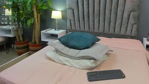 Snapshot of roan_birkin chatting on February 13, 2025, 7:31 pm Roan Birkin online show from February 13, 2025, 7:31 pm