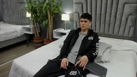 Snapshot of roan_birkin chatting on February 16, 2025, 7:38 pm Roan Birkin online show from February 16, 2025, 7:38 pm