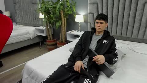 Snapshot of roan_birkin chatting on February 16, 2025, 10:43 pm Roan Birkin online show from February 16, 2025, 10:43 pm