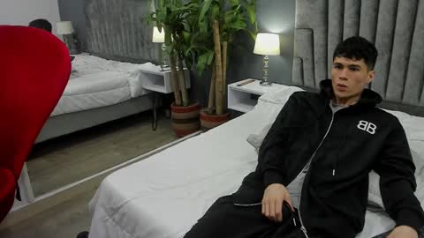 Snapshot of roan_birkin chatting on February 17, 2025, 1:47 am Roan Birkin online show from February 17, 2025, 1:47 am