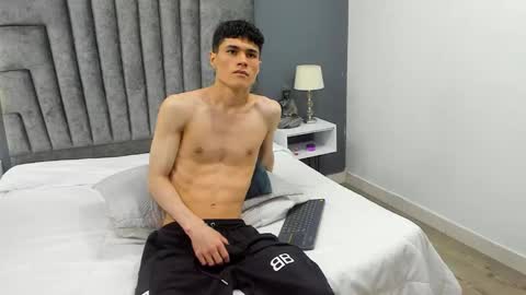 Snapshot of roan_birkin chatting on February 18, 2025, 7:30 pm Roan Birkin online show from February 18, 2025, 7:30 pm