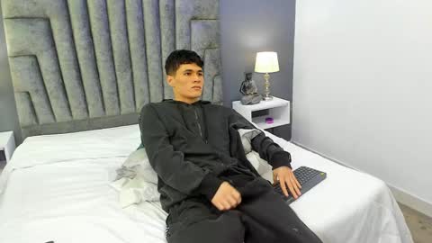Snapshot of roan_birkin chatting on February 20, 2025, 2:18 am Roan Birkin online show from February 20, 2025, 2:18 am