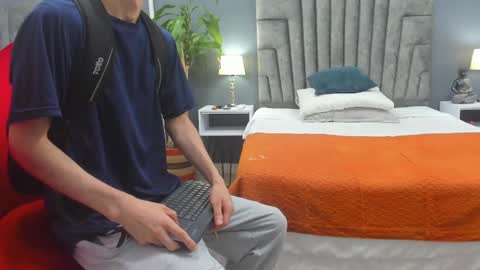 Snapshot of roan_birkin chatting on February 21, 2025, 2:50 am Roan Birkin online show from February 21, 2025, 2:50 am