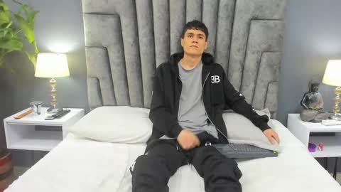 Snapshot of roan_birkin chatting on February 21, 2025, 8:38 pm Roan Birkin online show from February 21, 2025, 8:38 pm