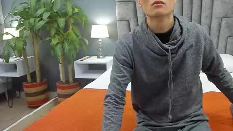 Snapshot of roan_birkin chatting on February 23, 2025, 7:28 pm Roan Birkin online show from February 23, 2025, 7:28 pm