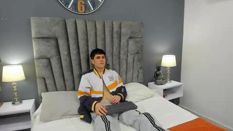 Snapshot of roan_birkin chatting on February 24, 2025, 7:41 pm Roan Birkin online show from February 24, 2025, 7:41 pm