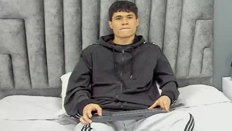 Snapshot of roan_birkin chatting on March 3, 2025, 1:21 am Roan Birkin online show from March 3, 2025, 1:21 am