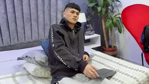 Snapshot of roan_birkin chatting on March 6, 2025, 7:32 pm Roan Birkin online show from March 6, 2025, 7:32 pm