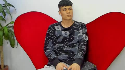 Snapshot of roan_birkin chatting on March 9, 2025, 7:26 pm Roan Birkin online show from March 9, 2025, 7:26 pm