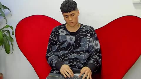 Snapshot of roan_birkin chatting on March 9, 2025, 10:30 pm Roan Birkin online show from March 9, 2025, 10:30 pm